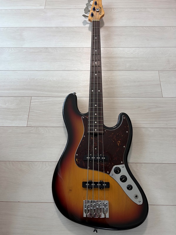 Mike Lull J-bassの画像